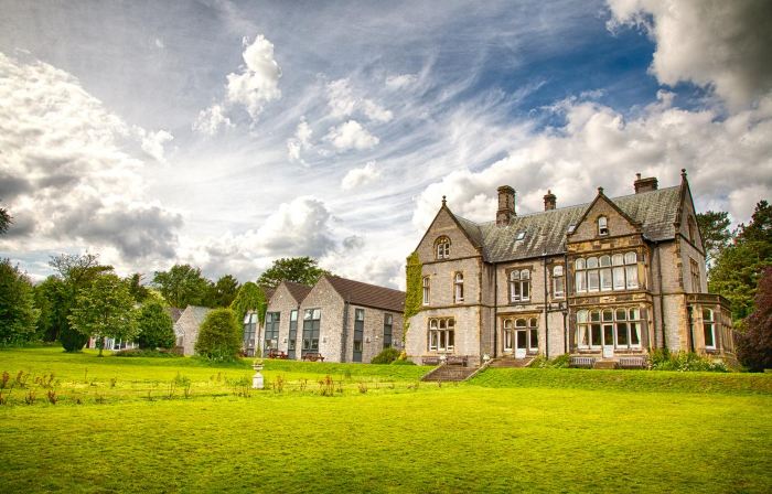 YHA Castleton Losehill Hall