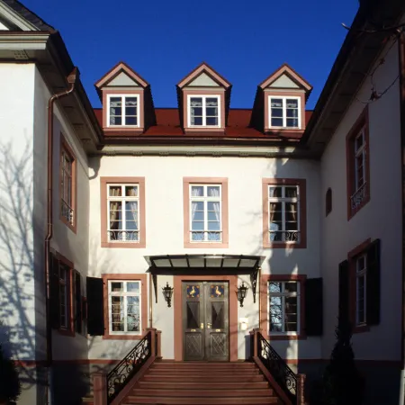 Herrenhaus Von Löw