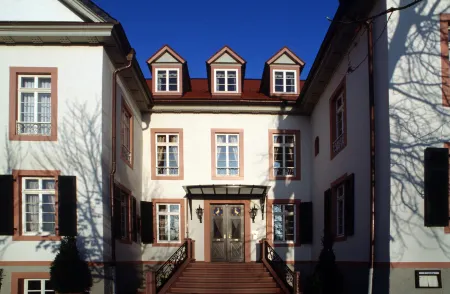 Herrenhaus Von Löw