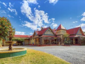 The Lodge Outback Motel