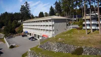Beach Gardens Resort and Marina Отели в г. Пауэлл Ривер