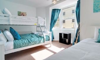 City Central, 2 Min to the Sea, 4 Bedroom Townhouse, wi-fi, Car-Park - Housity