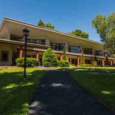 Winwood Inn & Condominiums Hotel Exterior