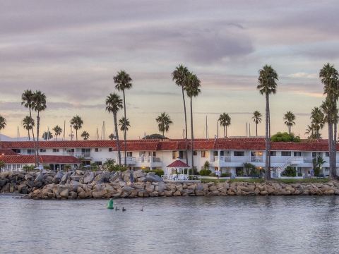 Oceanside Marina Suites - A Waterfront Hotel