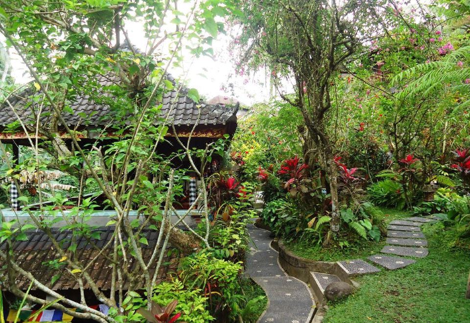 Gusti's Garden Bungalows-Bali Updated 2023 Room Price-Reviews & Deals |  Trip.com