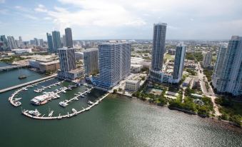 DoubleTree by Hilton Grand Hotel Biscayne Bay