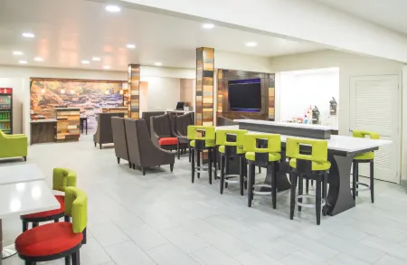 La Quinta Inn by Wyndham Calhoun South I-75