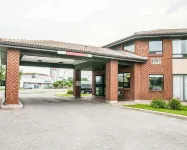 Comfort Inn Hotels near Prairies River