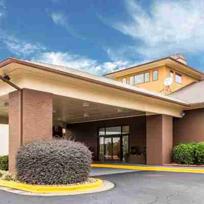 Quality Suites Convention Center - Hickory Hotel Exterior