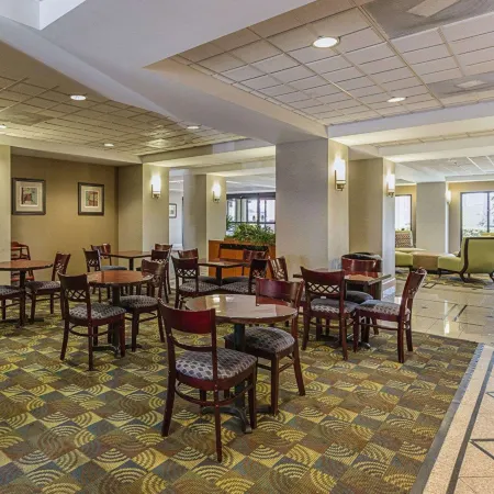 Comfort Inn Southwest Fwy at Westpark Отели рядом с достопримечательностью «Торговый центр Plazamericas»