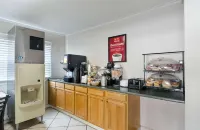 Econo Lodge Sturbridge Route 20 - breakfast