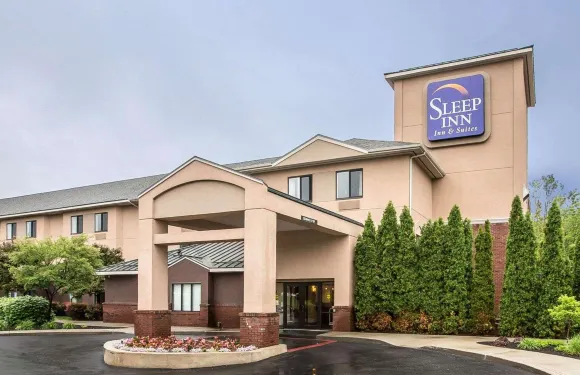 昆斯伯裏-喬治湖舒眠套房酒店