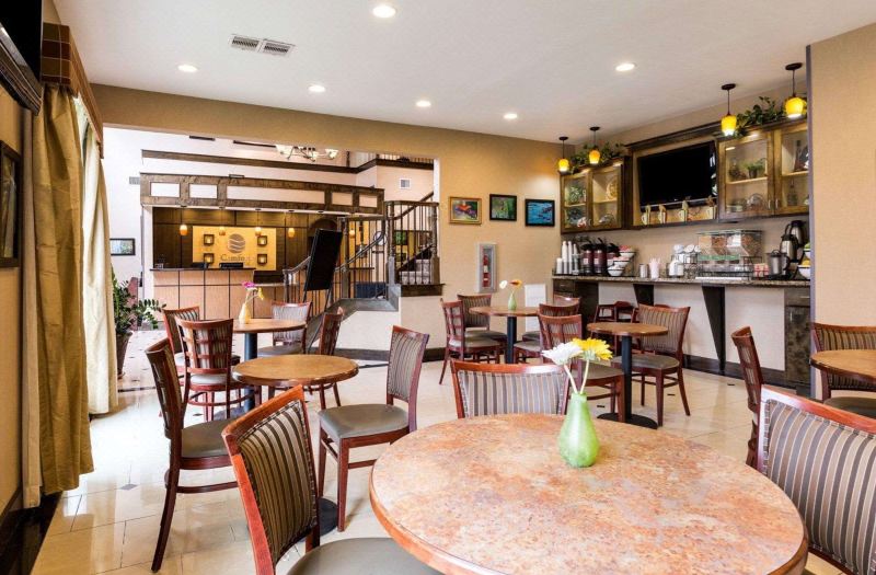 Comfort Inn & Suites photo 2