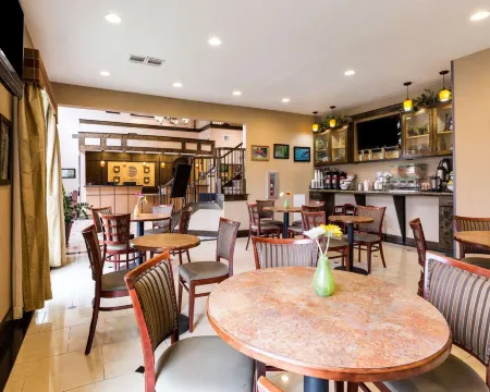 Comfort Inn & Suites