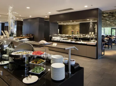 DoubleTree by Hilton Vienna Schonbrunn Отели рядом со станцией Wien Meidling Railway Station