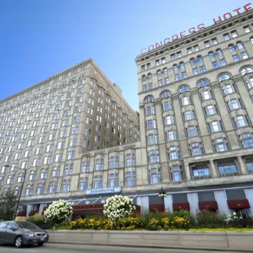 The Congress Plaza Hotel & Convention Center Отели рядом с достопримечательностью «Адлер планетариум»