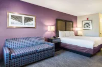 Econo Lodge Inn & Suites North Little Rock Near Riverfront - parkir