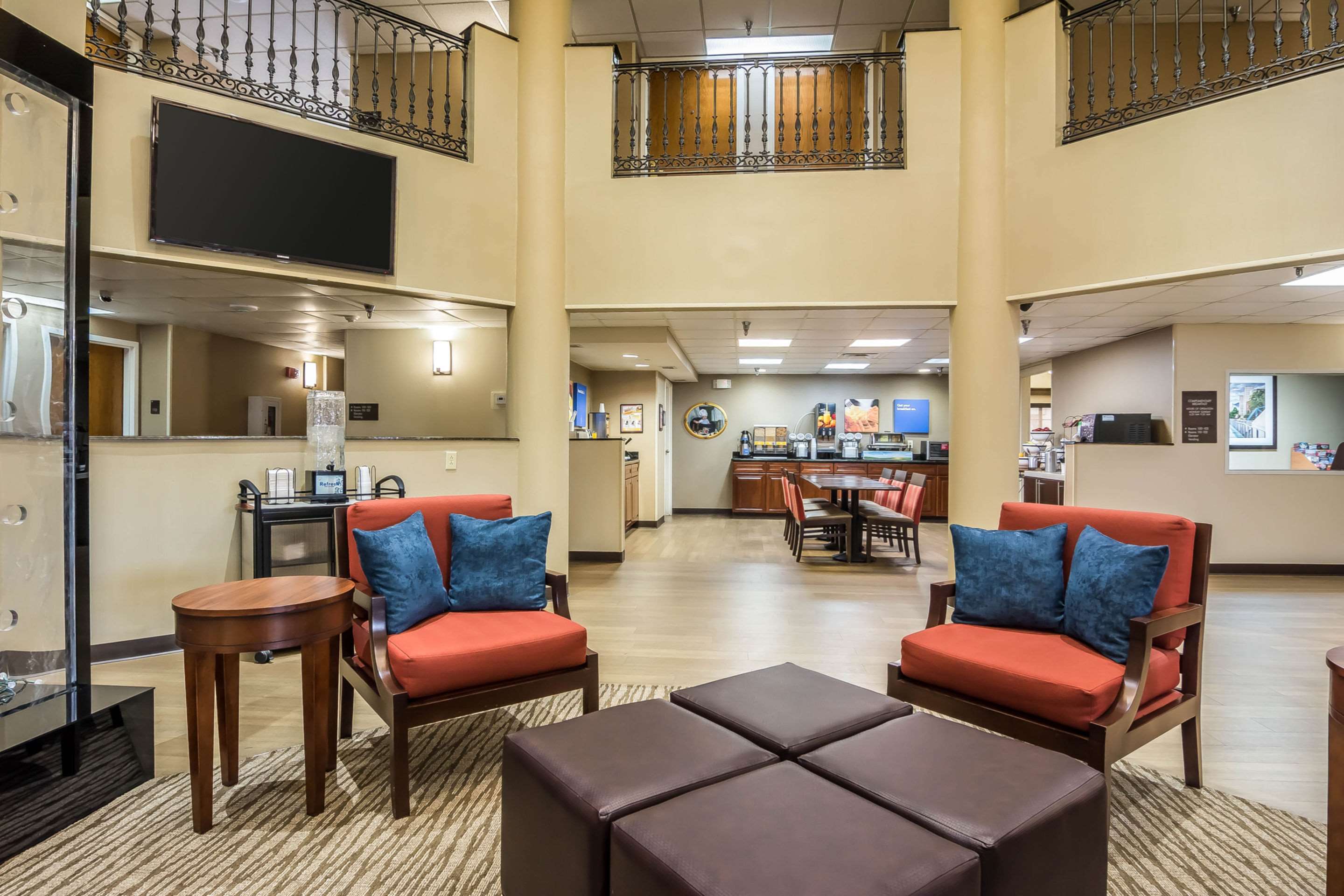 Comfort Inn & Suites Hamilton Place