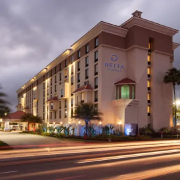 Delta Hotels by Marriott Orlando Lake Buena Vista