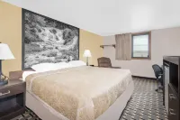 Super 8 by Wyndham Watertown Hôtels à : Watertown