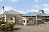 Travelodge by Wyndham Langley Hotels in Langley