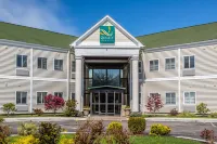 Quality Inn and Suites Newport - Middletown Hotels in Middletown