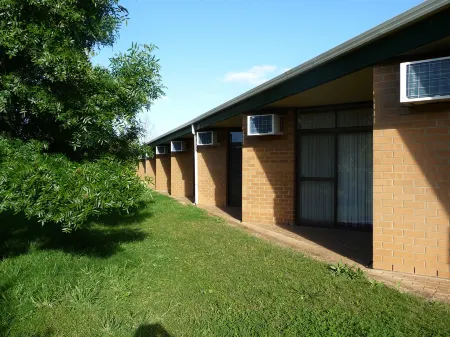 The Wine Vine Hotel Отели в г. Мокулта