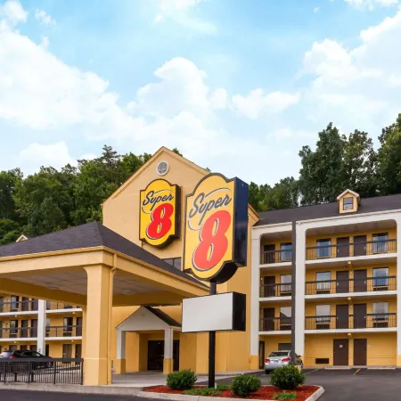 Super 8 by Wyndham Pigeon Forge Dollywood Lane