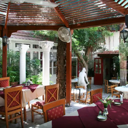 Kiniras Traditional Hotel & Restaurant