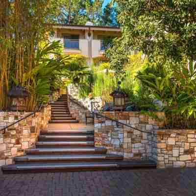 Tradewinds Carmel Hotel Exterior