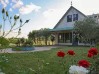 Emma's Cottage Vineyard Hotels in Lovedale