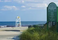 Newport Beach Hotel & Suites Hotels in Middletown