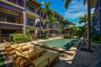 Southern Cross Atrium Apartments - Pools