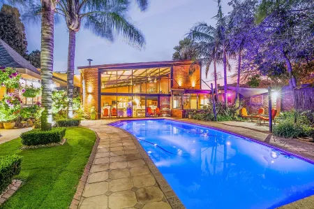 Sunrock Guesthouse Отели в г. Кемптон Парк