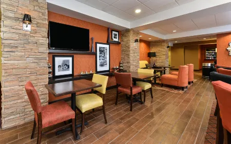 Hampton Inn Clinton Отели в г. Фултон