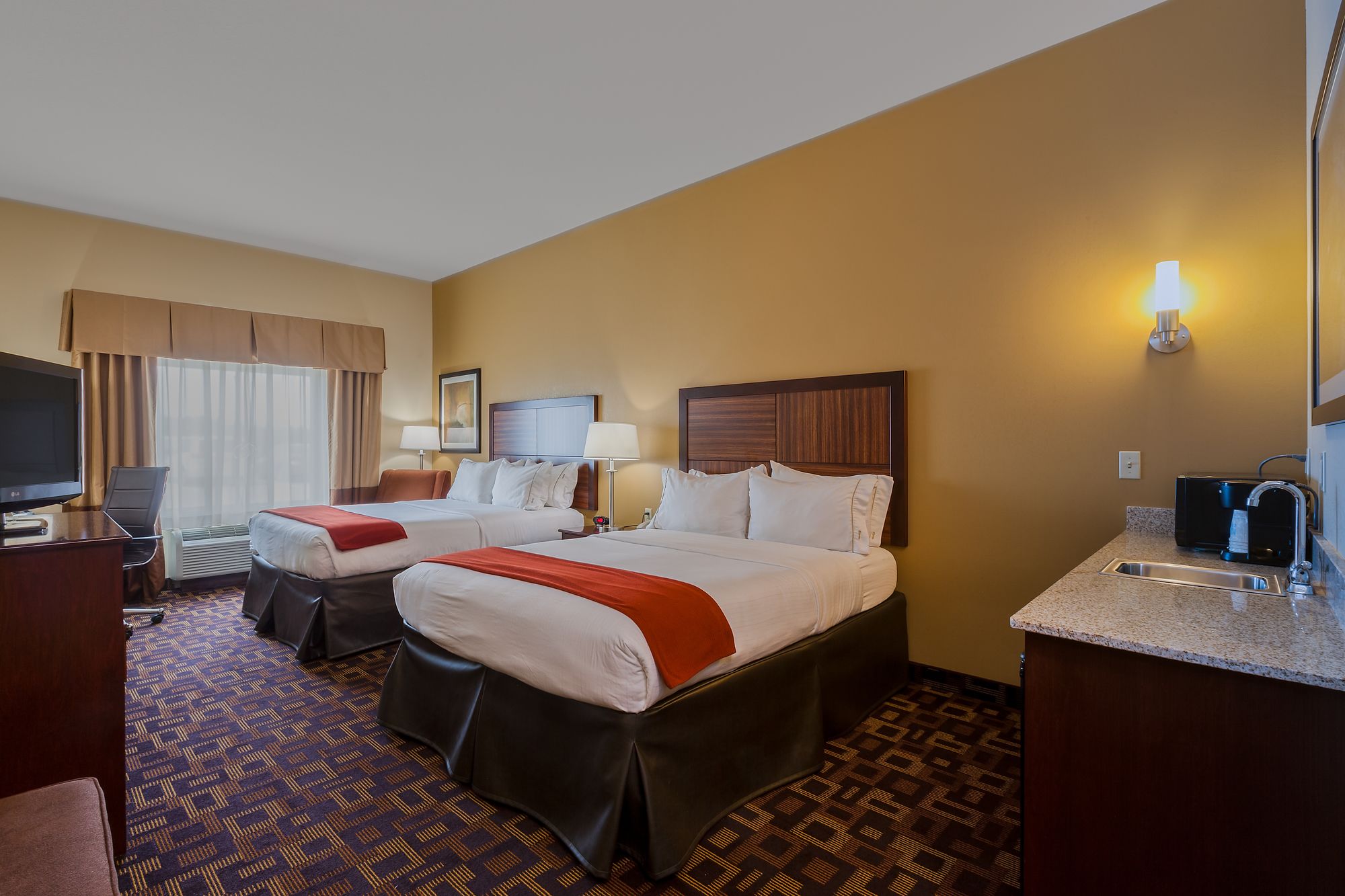 Holiday Inn Express Hotel & Suites Salina, an Ihg Hotel
