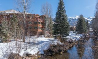 Ice House Suites and Condominiums