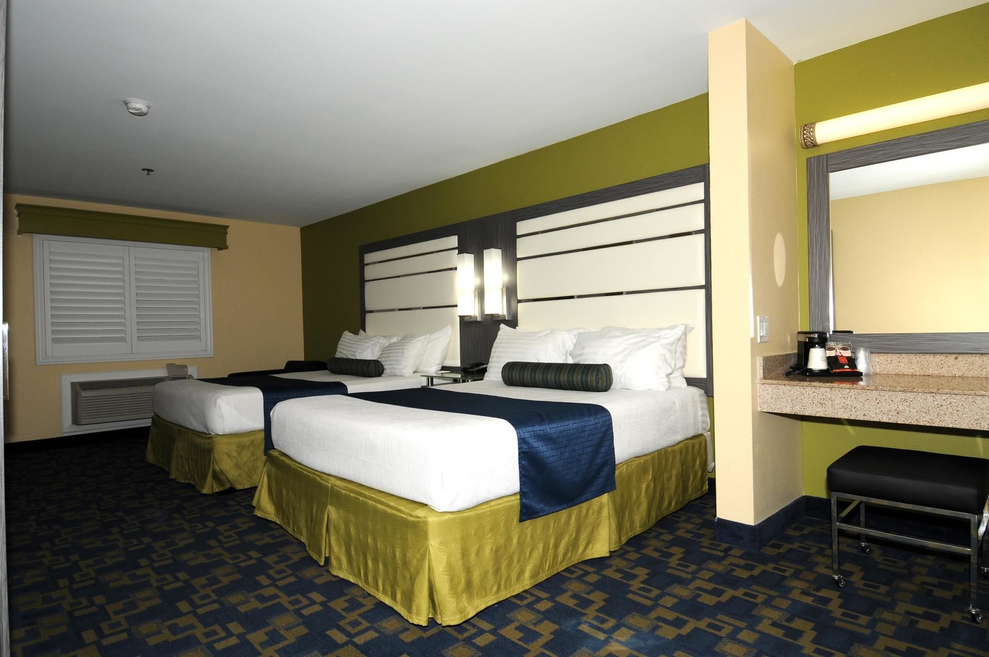 Best Western Antelope Inn & Suites