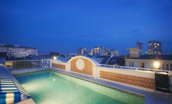 Central Hotel & Residences Swimming Pool