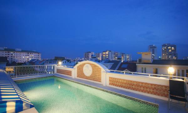 Central Hotel & Residences Swimming Pool