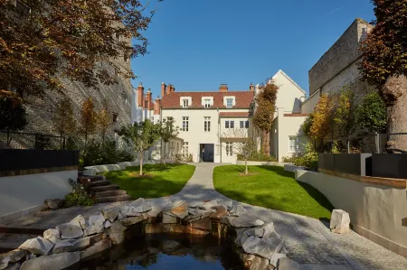 Hotel de Cavoye Отели в г. Море-Луан-Э-Орван