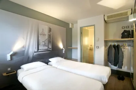B&B Hotel Moulins Отели в г. Нёйи-ле-Реаль