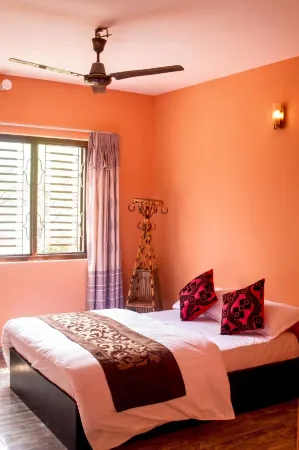 Green Hill Rest Camp Отели рядом с достопримечательностью «Kailashnath Mahadev»