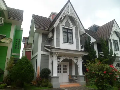Villa Kota Bunga Mawar Hotels in Sukaresmi