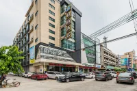 Park Lane Yiju Hotel (Jiangmen Taishan Pedestrian Street Pinghu Road) Hotel di Taishan