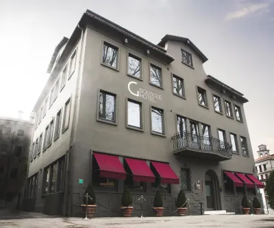 The Glam Boutique Hotel & Apt Hotels near Romeo Menti Stadium