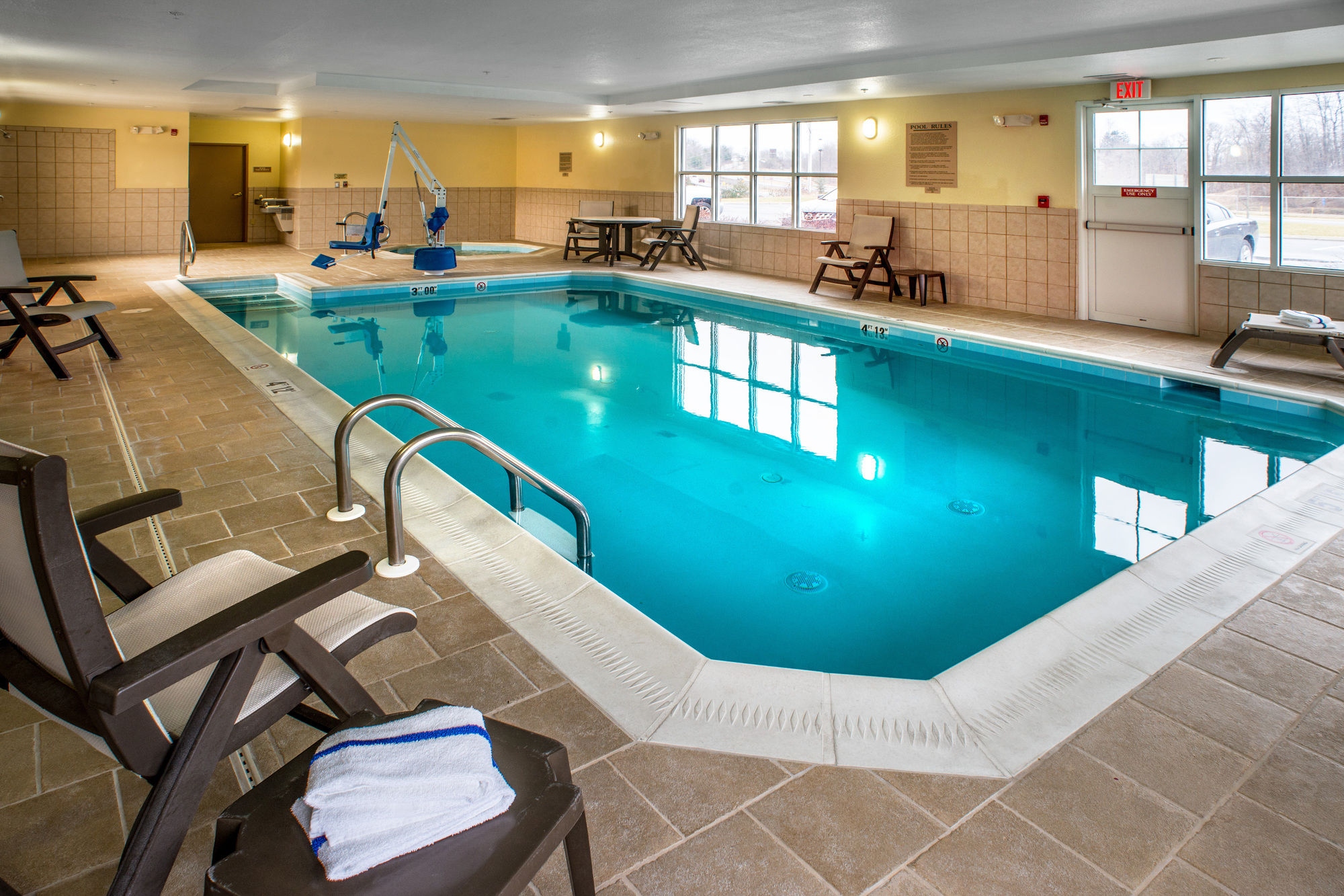 Country Inn & Suites by Radisson, Princeton, WV