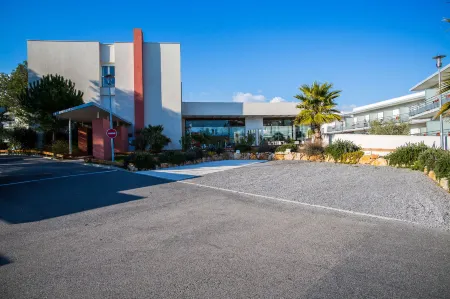 Comfort Aparthotel Antibes Le Maestria Отели рядом с достопримечательностью «Форт Карре»