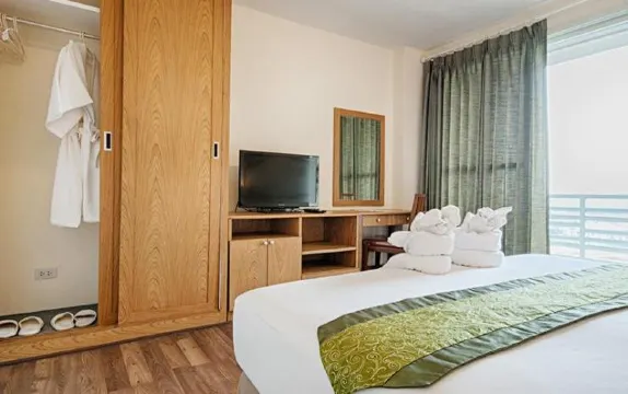 ห้องซูพีเรียร์ เตียงใหญ่ 1 เตียง