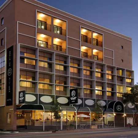 Adelaide Riviera Hotel Отели рядом с достопримечательностью «Площадь Виктория»
